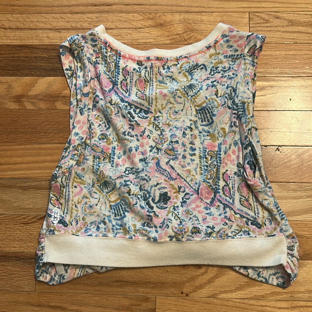 Free People cropped twist front tank. Floral Pattern. Size small. Like new. - Picture 4 of 5